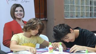 İzmit Belediyesi, AIESEC ve ÇYDD öğrencilerine mozaik ve toka baskı workshopu düzenledi