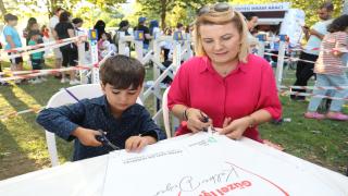 İzmit Belediyesi Uçurtma Şenliğinde çocuklar gönüllerince eğlendi