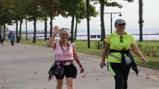 İzmit Belediyesi, kadınları sağlıklı yaşam yürüyüşlerinde buluşturmaya devam ediyor