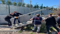 İzmit Belediyesi, Şehir Hastanesinin yıktığı merdiveni yeniden yapıyor 
