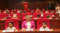İzmit Belediyesi Çocuk Meclisi 23 Nisan Özel  Oturumunda bayram coşkusu yaşandı 