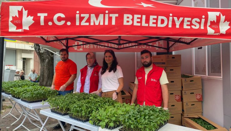 İzmit Belediyesi 43 bin fideyi vatandaşlara dağıttı
