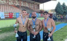 İzmit Belediyespor Güreş Takımı madalyaya doymuyor