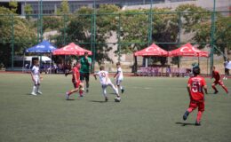 İzmitli gençler kurtuluş coşkusunu futbol şenliğinde doyasıya yaşıyor