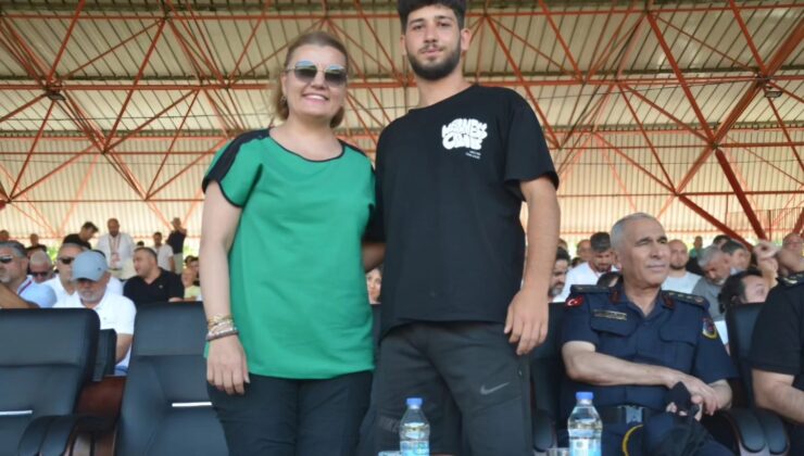 Başkan Hürriyet Kırkpınar’da kentimizi temsil eden pehlivanları tebrik etti