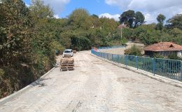 İzmit Belediyesinden Akmeşe Cumhuriyet Mahallesine parke yol