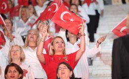 Soner Arıca’dan 1923 Kadın Korosuna: Gerçekten muhteşemsiniz!
