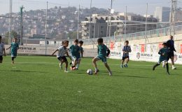 Minik futbolcular İzmit Belediyesi Cumhuriyet  Bayramı Futbol Şöleninde doyasıya eğlendi