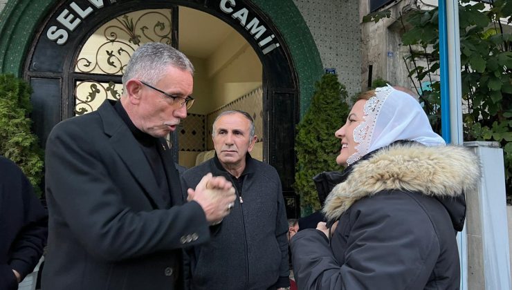 Başkan Hürriyet, sabah namazı sonrası Selvili Cami cemaatiyle buluştu
