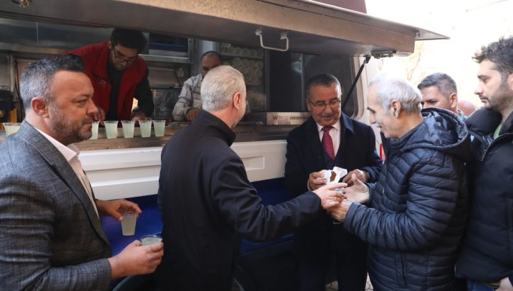 İzmit Belediyesi, Cuma Namazı sonrası Hüseyin Paşa Camii cemaati ile buluştu