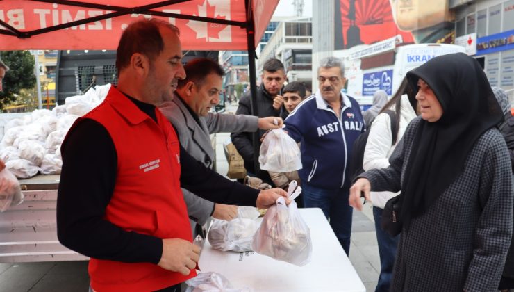 İzmit Belediyesi, ürettiği protein deposu  istiridye mantarlarını vatandaşlara ücretsiz dağıtıyor