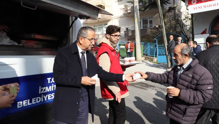 İzmit Belediyesi, Cuma Namazı sonrası Oğuz Camii cemaati ile bir araya geldi
