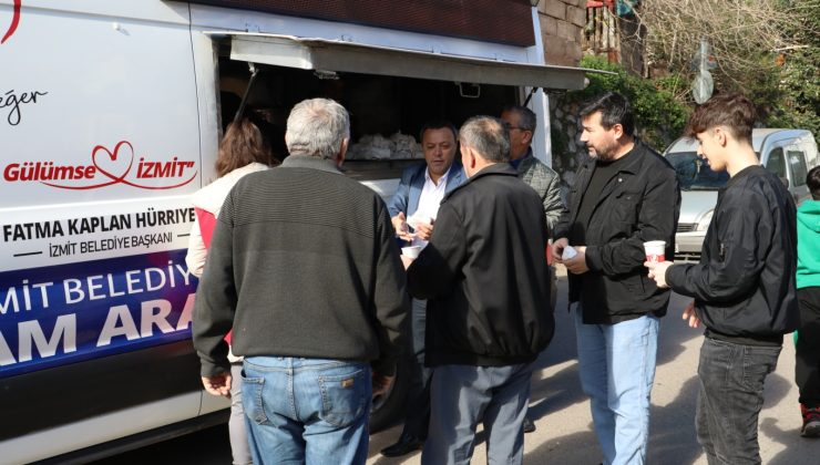 İzmit Belediyesi, bu hafta Cuma Namazı çıkışı Köprübaşı Camii cemaati ile buluştu