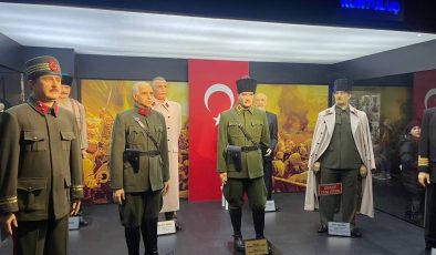 İzmit’e Yılmaz Büyükerşen Balmumu Heykel Müzesi müjdesi