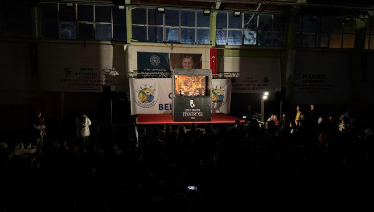 İzmit Belediye Tiyatrosu ve Gülümse Çocuk Tiyatrosu Geyve’de coşkuyla karşılandı