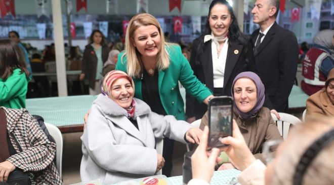 Başkan Hürriyet, Plajyolu’nda vatandaşlarla iftar sofrasında buluştu