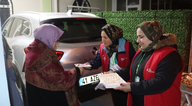 İzmit Belediyesi, Yenişehir Rahmet Camii’nde cemaat ile buluştu