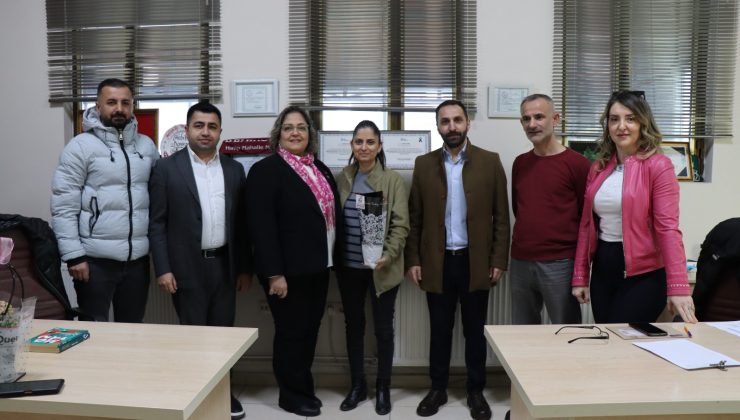 İzmit Belediyesinden kadın muhtarlara 8 Mart ziyareti