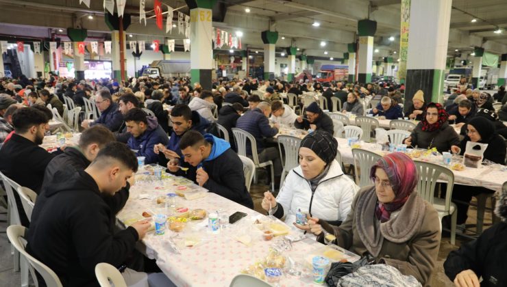 İzmit Belediyesinin Halk İftarları Mehmet Ali Paşa Mahallesinde başladı