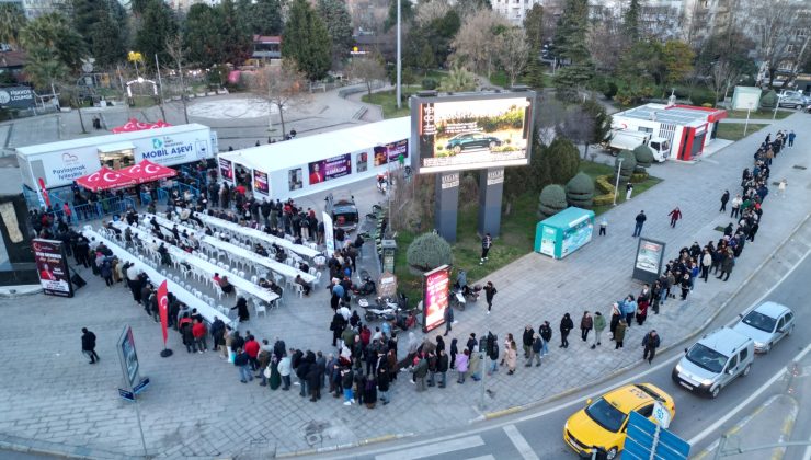 İzmit Belediyesinin Mobil Aşevi, bu sene de iftarda vatandaşları buluşturdu