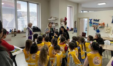 Öğrenciler İZGİM Çocuk Kütüphanesinde kitaplarla buluştu