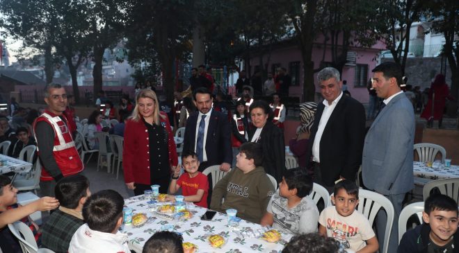Başkan Hürriyet, Topçular Mahallesi sakinleriyle iftar sofrasında bir araya geldi