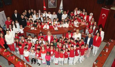 İzmitli Çocuklar 23 Nisan’da Meclis Kürsüsünde Buluştu