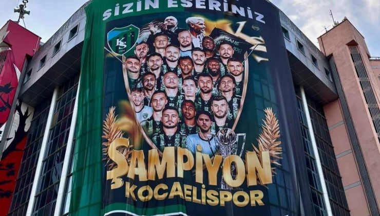 İzmit Belediyesi Belsa’da dev Kocaelispor bayrağını dalgalandırdı