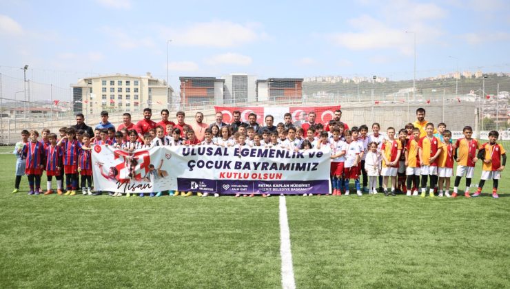 İzmit Belediyesi minik futbolculara bayramı yaşattı