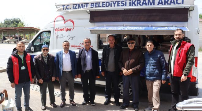 İzmit Belediyesi, Karaabdülbaki Mahalle Camii’nde Cuma Namazı sonrası ikramlarda bulundu