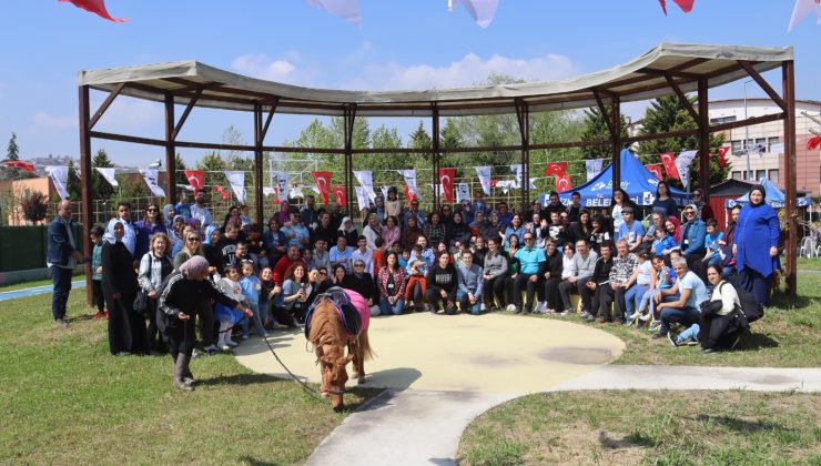 Otizm Spor Ve Yaşam Evi’nde çocuklar ve aileler gönüllerince eğlendi