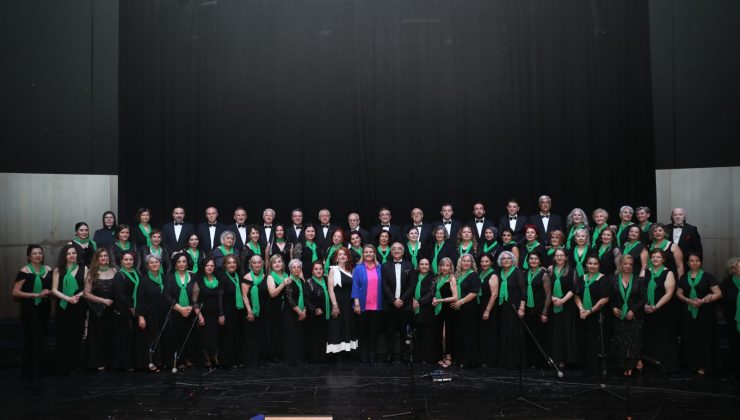 İzmit Belediyesi Türk Sanat Müziği Korosundan muhteşem konser