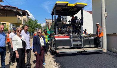 İzmit Belediyesi Tüysüzler’de asfalt mesaisinde