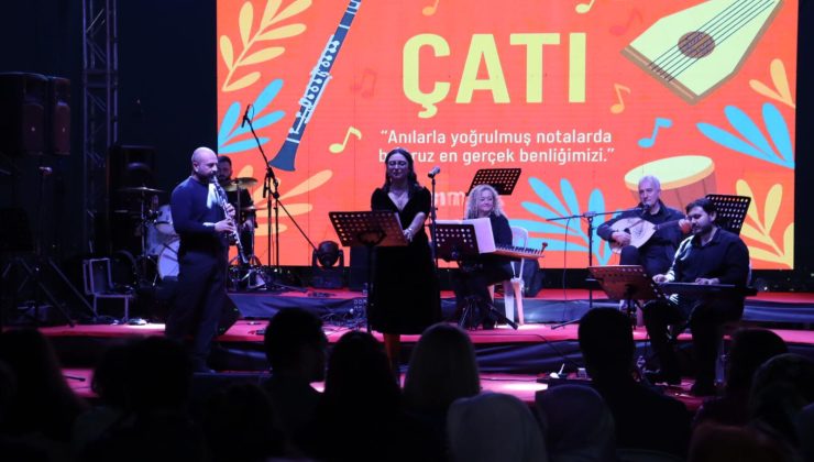 Kapanca Sokak’ta ÇATI Grubu müzik ziyafeti sundu