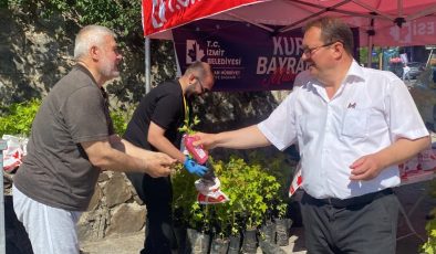 CHP İzmit meclis üyeleri halkla iç içe her daim sahada!