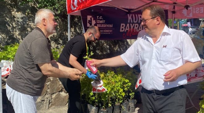 CHP İzmit meclis üyeleri halkla iç içe her daim sahada!