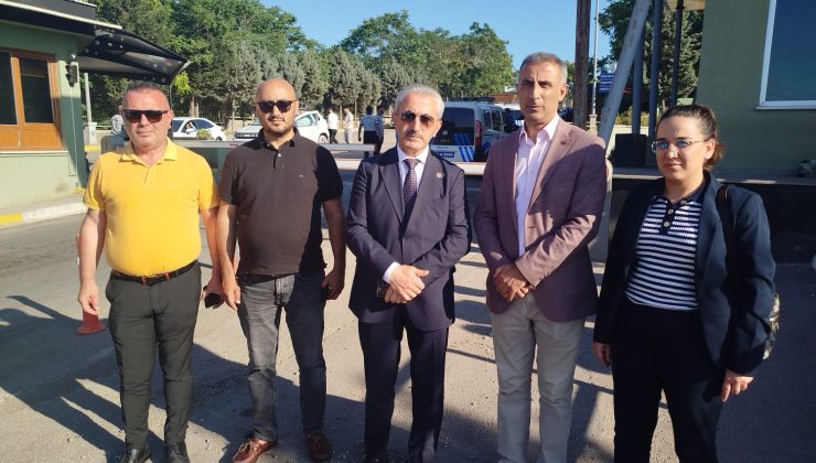 Yangın sonrası İZAYDAŞ’a giden İzmit Belediyesi Başkan Yardımcısı Celal Hülür engellenmek istendi