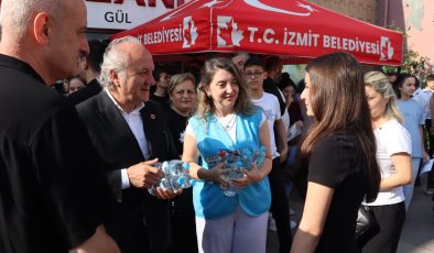 İzmit Belediyesi LGS’ye giren öğrencilerin bu yıl da yanında oldu