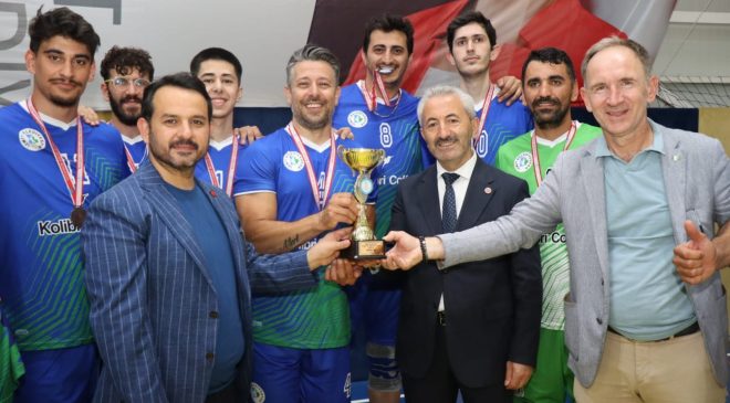 İzmit Belediyesinden Babalar Günü’ne özel ‘En Baba Turnuva’