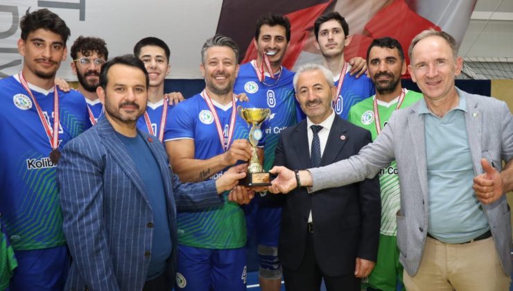 İzmit Belediyesinden Babalar Günü’ne özel ‘En Baba Turnuva’