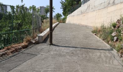 İzmit Belediyesinden Erenler Mahallesi’ne yeni beton yol