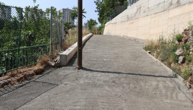 İzmit Belediyesinden Erenler Mahallesi’ne yeni beton yol