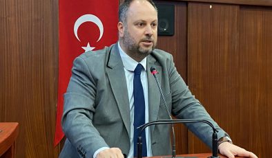 Küçükkaya’dan Büyükşehir’e: “Bir yıl önce olmaz dedikleri ‘Arabalı Vapur’ şimdi proje oldu”