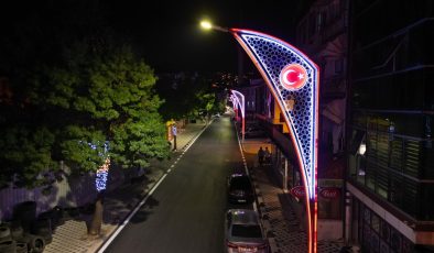 Şehit Kazım Caddesi Atatürk’ün ışığıyla aydınlanıyor