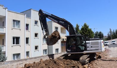 İzmit Belediyesi, Turgut’taki tehlikeli istinat duvarını yeniliyor