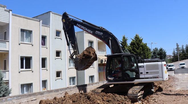 İzmit Belediyesi, Turgut’taki tehlikeli istinat duvarını yeniliyor