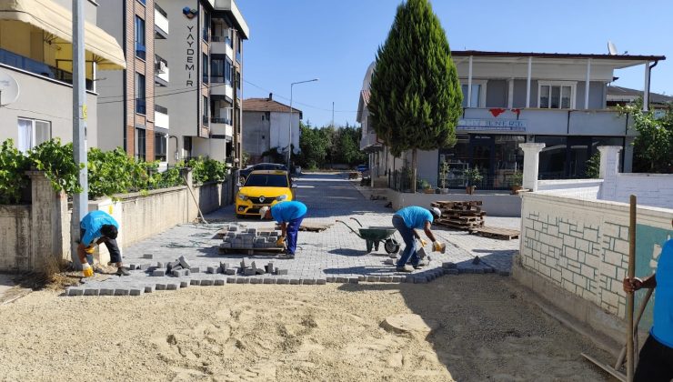 İzmit Belediyesi, Yörükler Sokak’ta bozulan parke yolu yeniledi