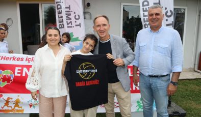 İzmit Belediyesi, otizmli bireylerle sahada kalplere dokundu