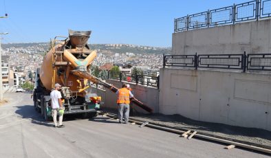İzmit Belediyesinden Karadenizliler Mahallesine yeni kaldırım