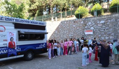 İzmit Belediyesinden Kur’an Kursu öğrencilerine ikram sürprizi
